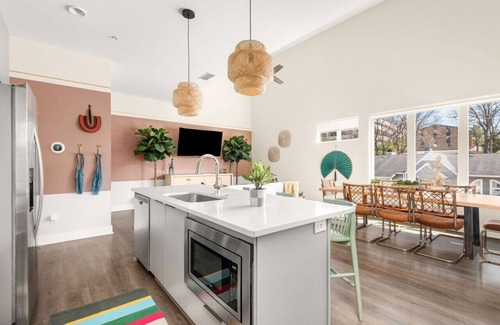 West End Apartment | Fiora Loft by Vandy & Parthenon,