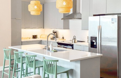 West End Apartment | Fiora Loft by Vandy & Parthenon,
