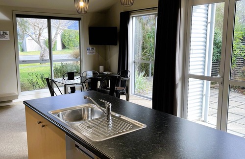 Te Anau Hotel | Fiordland Lakeview Motel and Apartments