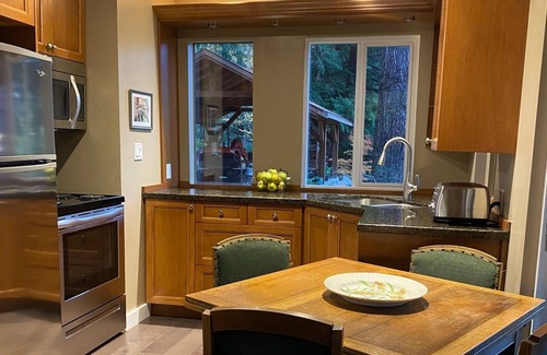 Quadra Island Cottage | Fir and Cone Cottage: a cozy cottage in a park-like setting with water access