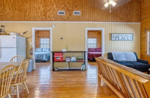 Concan Cabin | "Fir Deer Life" 2-bedroom 1 bath cabin 2 in cool Concan with WiFi, AC