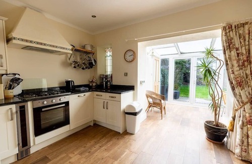 Penrhyn Bay House | FIR TREE COTTAGE/COSY 3 BED COTTAGE IN PENRHYN BAY WITH SEA VIEWS, ACCESS TO