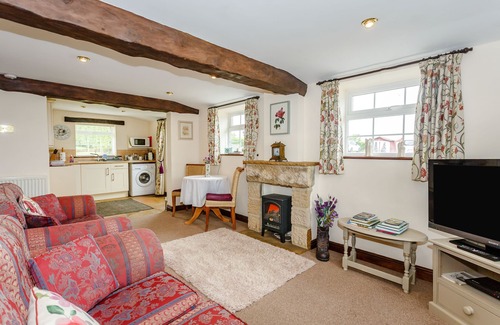 Ripley Cottage | FIR TREE STABLES, pet friendly, with a garden in Summerbridge