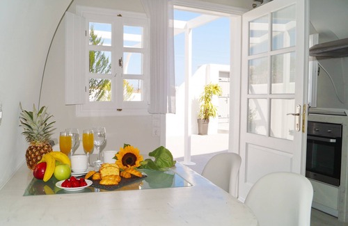 Karterados House | Fira-cave-sleeps 13-parking-pool-pet Friendly