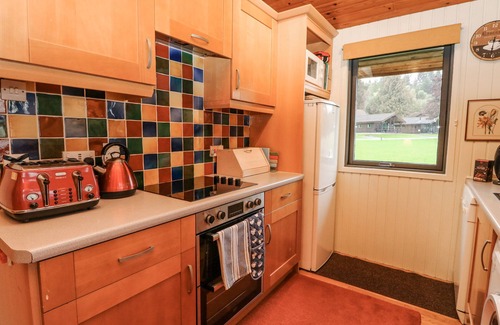 Heribost Cottage | FIRBUSH LODGE, pet friendly, character holiday cottage in Killin