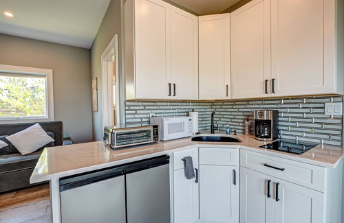 Ocean Bay Park House | Fire Island White House - Ocean Bay Park n5 Bedroom Bayview Home - Sleeps 18!