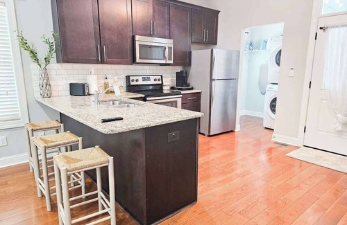 Chapel Hill Apartment | Fire Pit - 4 Min from UNC - 7 Min from Carrboro - Fast Wi-Fi