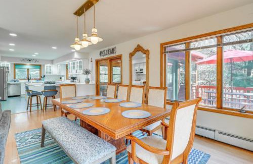 Lake Harmony House | Fire Pit and BBQ Elegant Split Rock Resort Getaway!