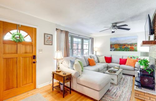 Weaverville House | Fire Pit and Game Room Family Home in Marshall