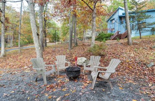 Bushkill House | Fire Pit and Gas Grill Charming Poconos Abode!