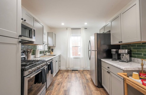 Golf Manor House | Fire Pit, Coffee Bar, Deck, Grill, Game Room