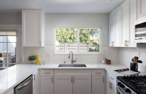Clairemont Mesa House | Fire Pit/King Bed/Garden Patio/BBQ/Stocked Kitchen