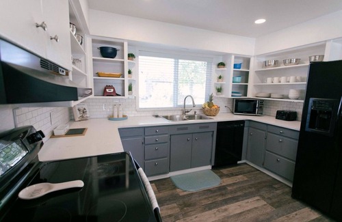 College Place House | Fire Pit, Outdoor Living Space, 2 King Beds, Dog Friendly, One-Level Home