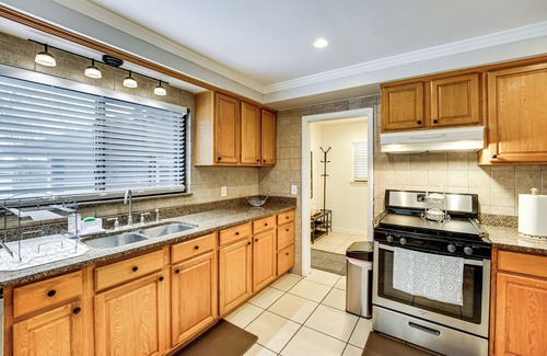 Farmington Hills House | Fire Pit & Yard: Family Home in Farmington Hills!