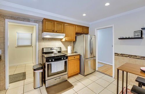 Farmington Hills House | Fire Pit & Yard: Family Home in Farmington Hills!