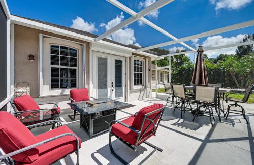 Naples House | Fire Table and Home Gym Secluded Naples Home