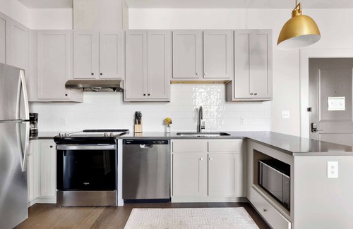 Cannonborough Elliotborough Condo | Fire Tower | Private 1BR King Suite + Rooftop View