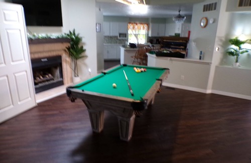 Farmington House | Fire TV, Movie Theater,n WiFi, Games, Full Kitchen