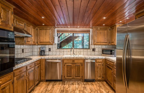 Fish Camp Cabin | Firefall Lodge - 2 miles from Yosemite National Park!