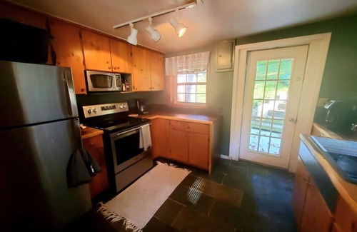 Hendersonville Cabin | Firefly Cabin-1930's Retreat: Bikes, BBQ, walk dtn