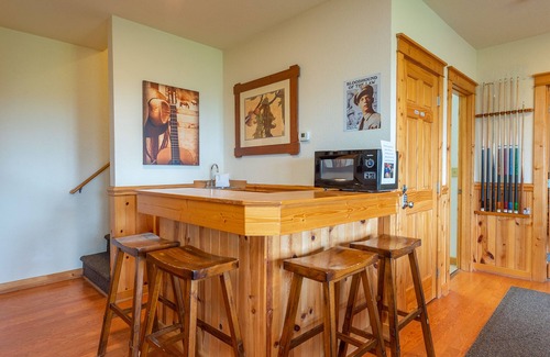 Wolf Laurel Cabin | Firefly Cabin! Hot Tub, Sauna, Wolf Ridge Ski Resort