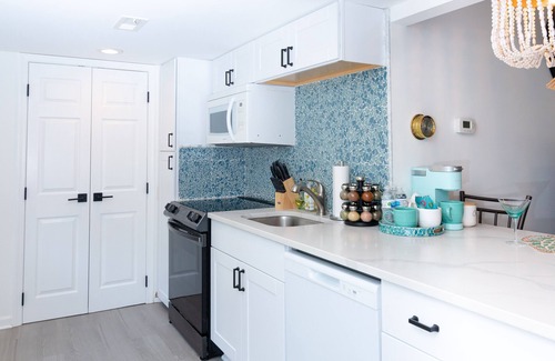 Cape Saint Claire Cottage | Firefly Cottage at the Cape, Community beach, Hot tub, USNA, Pets, Thanksgiving!