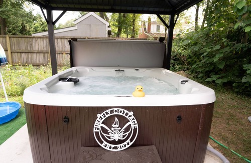 Cape Saint Claire Cottage | Firefly Cottage at the Cape, Community beach, Hot tub, USNA, Pets, Thanksgiving!