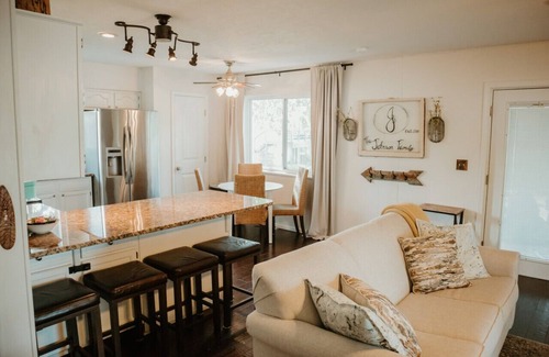 Jenkins House | Firefly Cottage - Escape to Serenity: 2-Bedroom Lake-View Retreat