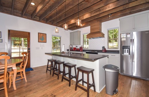 Little Kowaliga House | Firefly Cottage, Firefly Cottage | Lake Martin Getaway | Sleeps 8 | Pet Friendly