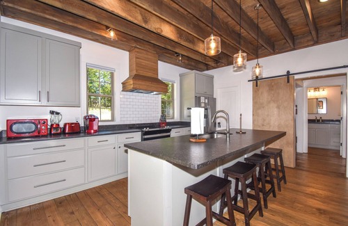 Little Kowaliga House | Firefly Cottage, Firefly Cottage | Lake Martin Getaway | Sleeps 8 | Pet Friendly