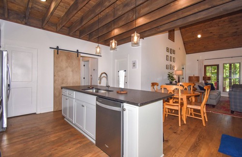 Little Kowaliga House | Firefly Cottage, Firefly Cottage | Lake Martin Getaway | Sleeps 8 | Pet Friendly