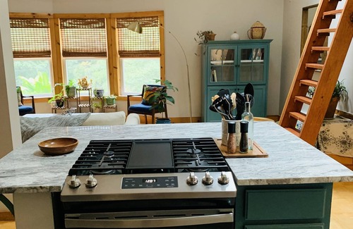 Skyland House | Firefly Cove Guesthouse