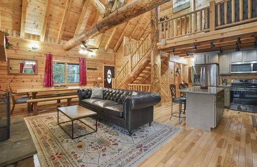 Carbon Hill Cabin | Firefly Hollow Lodge | Private Lot | Secluded