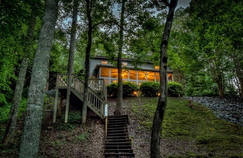 Blairsville Cabin | Firefly Lake House- Pet Friendly | Lake Front Home | Screened Porch | Lake Nottely