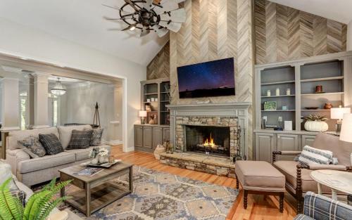 Big Canoe House | Firefly Landing - Relax in style in Big Canoe