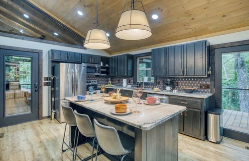 Mineral Bluff Cabin | Firefly Ridge - pets, hot tub, games, fire pit