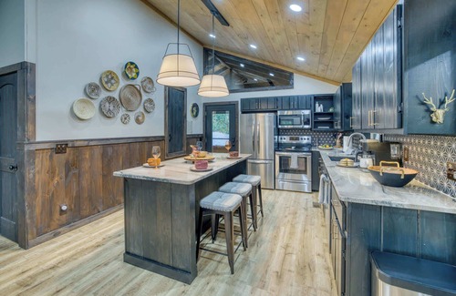 Mineral Bluff Cabin | Firefly Ridge - pets, hot tub, games, fire pit