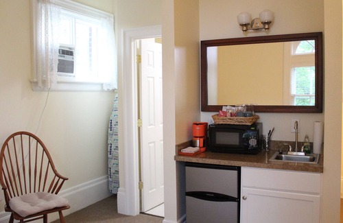 Randolph House | Firehouse Inn room 202