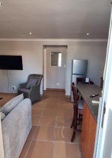 Drakenstein Apartment | Firehouse selfcatering Garden Cottages 4