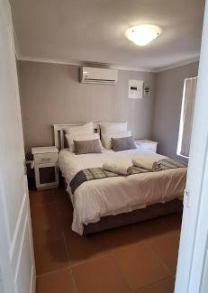 Drakenstein Apartment | Firehouse selfcatering Garden Cottages 4