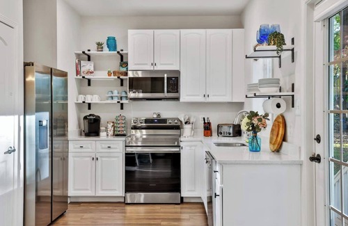 Millville House | Firepit BBQ Hot Tub King Full Kitchen SmartTV Pets
