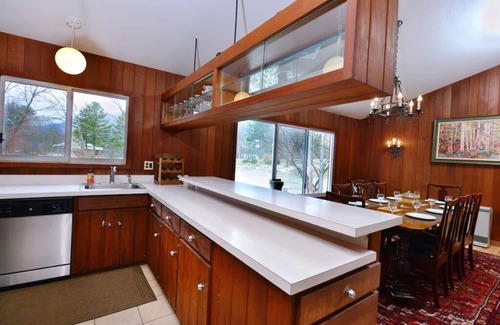 Manchester House | Fireplace, deck, pool, tennis, sauna, double height ceilings, Dogs welcome, views!