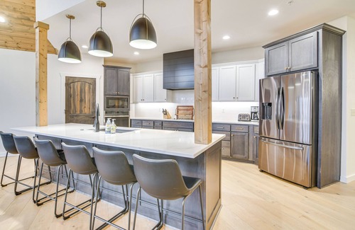 Indian Point House | Fireplace + Lake Access: Waterfront Branson Escape