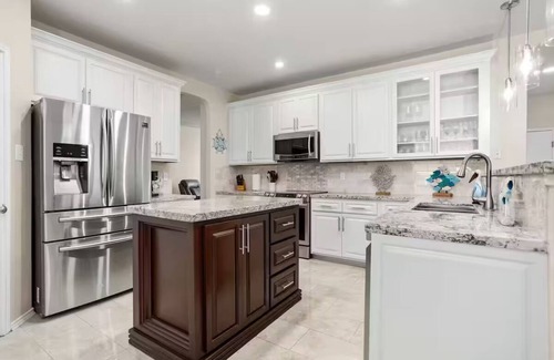 San Antonio House | Fireplace, Recliners, Large Rooms, Sleeps 12