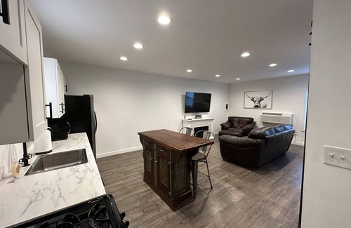 Fox Valley Apartment | Fireplace Self Check-in W/D BBQ Grill Parking