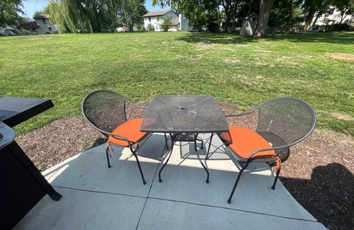 Fox Valley Apartment | Fireplace Self Check-in W/D BBQ Grill Parking