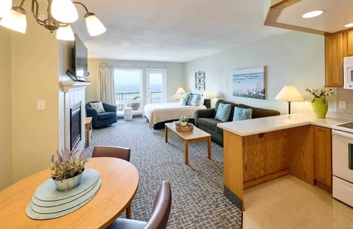 Logsden Condo | Fireplace Suite With King Bed! Kitchen, Wifi!