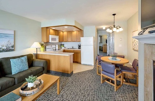 Logsden Condo | Fireplace Suite With King Bed! Kitchen, Wifi!
