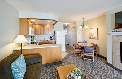 Logsden Condo | Fireplace Suite With King Bed! Kitchen, Wifi!