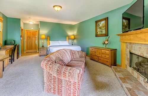 Bryson City Apartment | Fireplace Suites